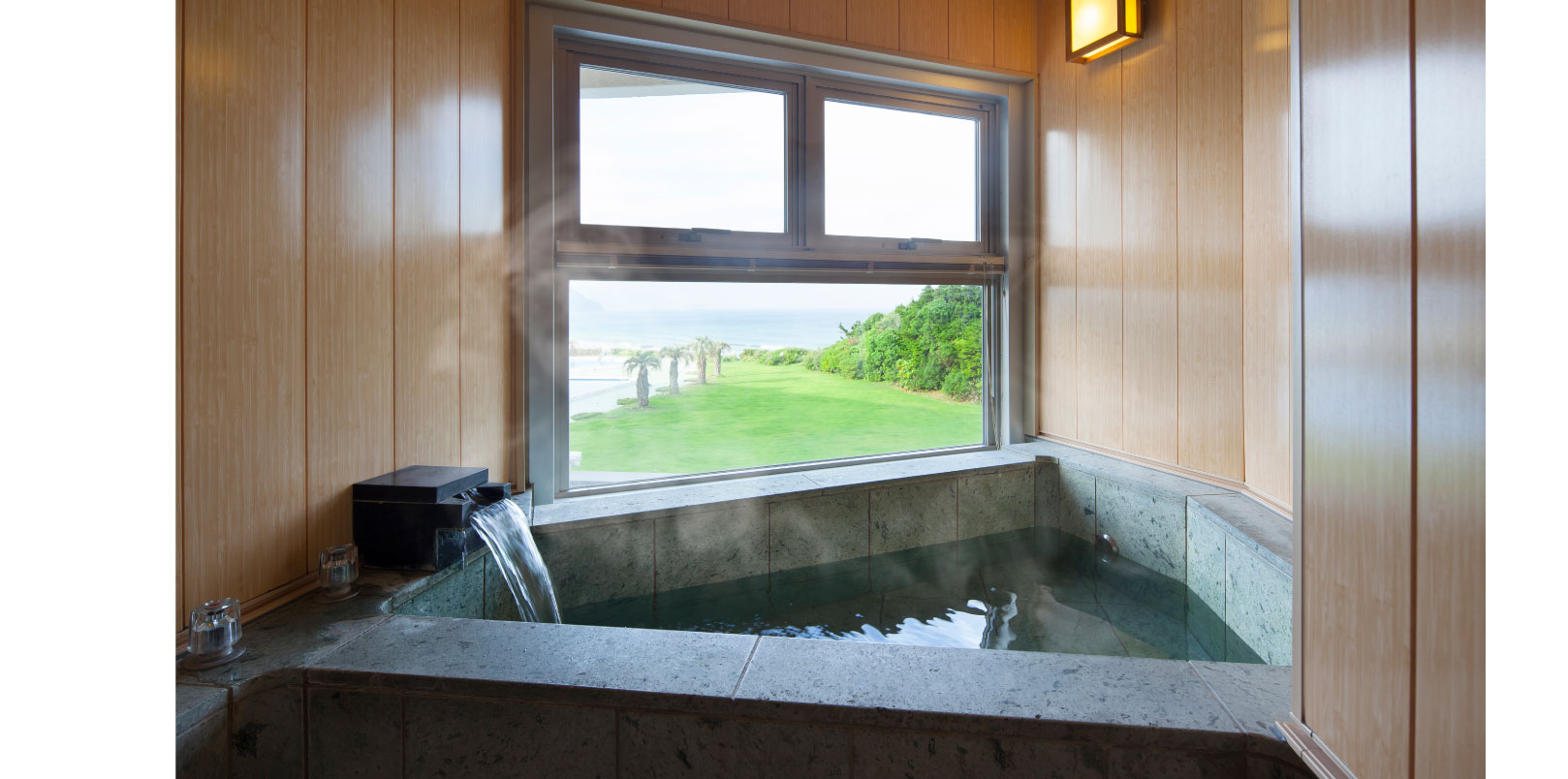 ホテル伊豆急の眺望風呂付き特別室の個室風呂